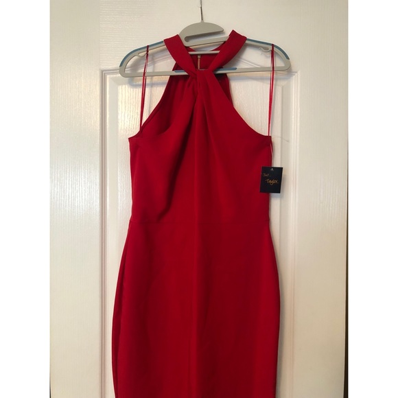 Red Knee-Length Dress - Picture 3 of 6